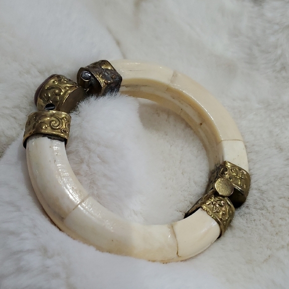 Vintage Mediterranean Gold and Cream Bracelet - Picture 2 of 9